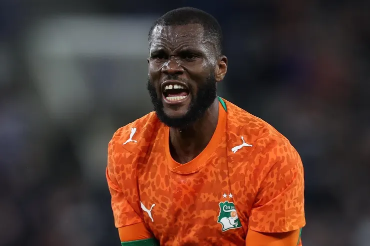 Franck Kessiè con la maglia della Costa d'Avorio sorride durante una partita