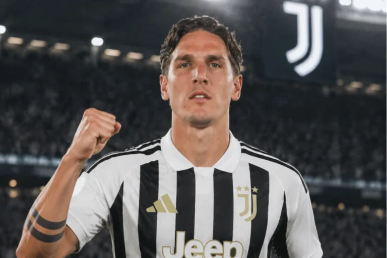 Nicolò Zaniolo con la maglia della Juventus celebra durante una partita allo stadio