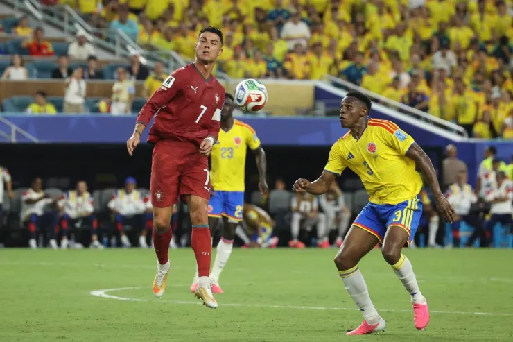 Lucumi in azione con la maglia della Colombia durante una partita internazionale