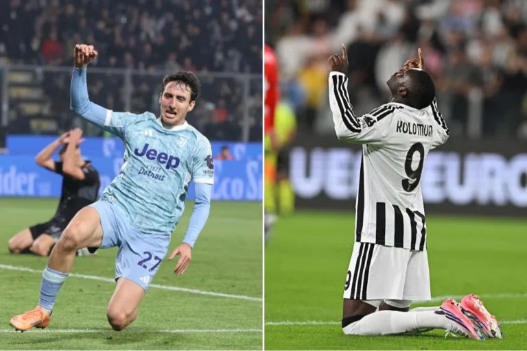 Andrea Cambiaso esulta in ginocchio durante una partita della Juventus in maglia azzurra