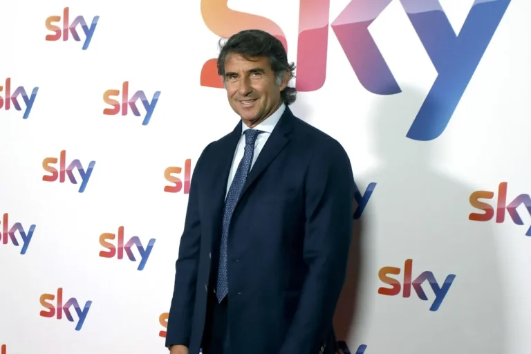 Giovanni Carnevali, dirigente Sassuolo, in abito scuro a evento Sky