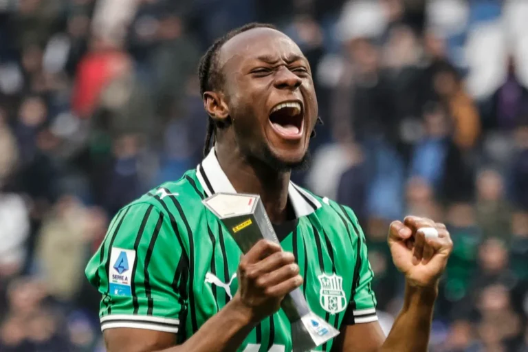Ismaël Konè del Sassuolo esulta durante una partita di Serie A