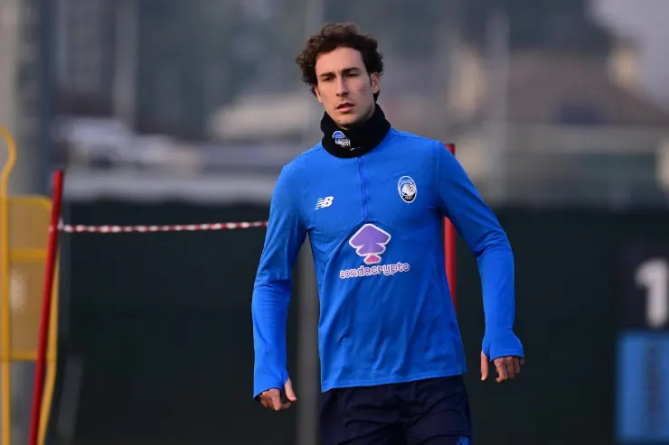 Bernasconi in allenamento con la maglia dell'Atalanta, allenamento campo