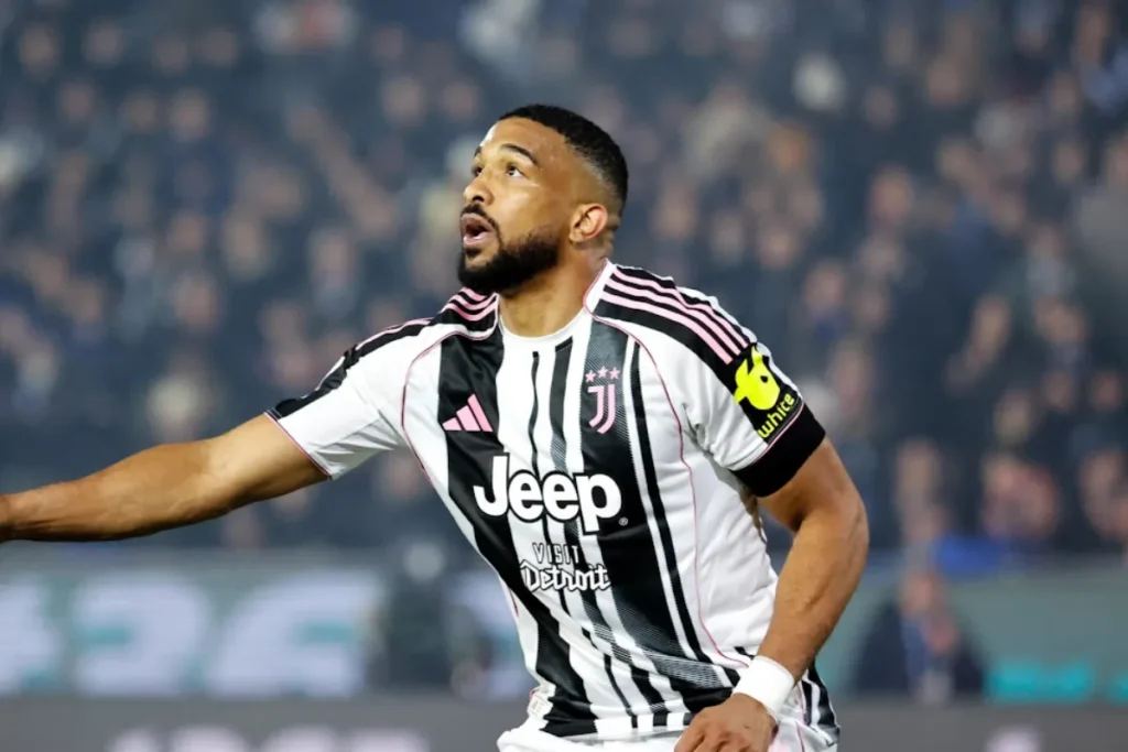 Gleison Bremer in campo con la maglia della Juventus