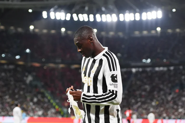 Kolo Muani bocciato dai quotidiani anche contro il Genoa