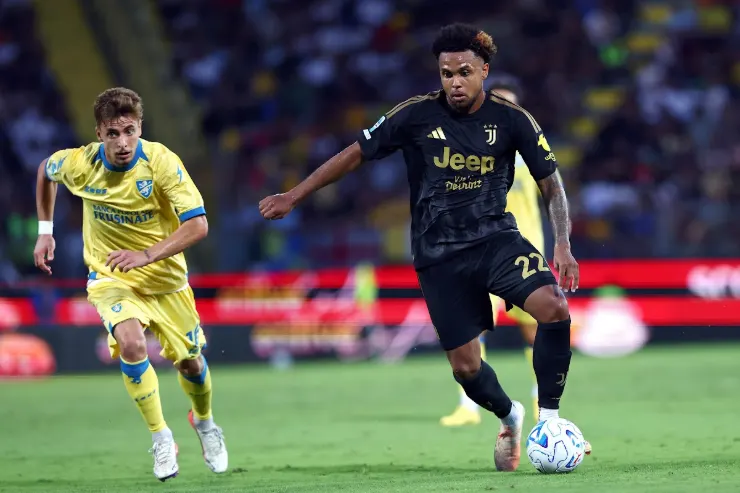 Weston McKennie in azione con la maglia della Juventus durante una partita di Serie A