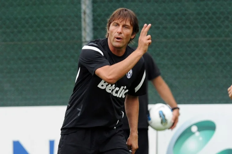 "Senza di Te non Andremo lontano, Antonio Conte nostro Capitano"