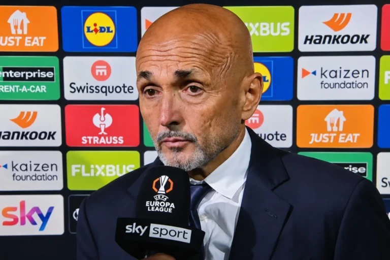 Spalletti rilascia un'intervista con microfono Sky Sport UEFA Europa League