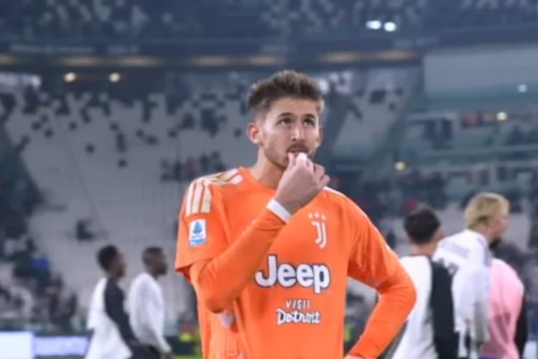 Una vergogna dal primo all’ultimo minuto. E non è una questione di calcio.